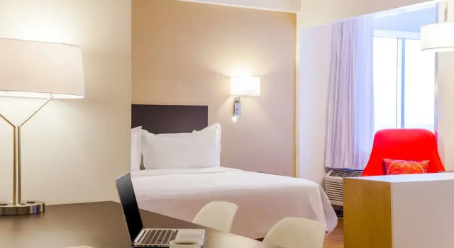 Полулюкс Fiesta Inn Express Perinorte