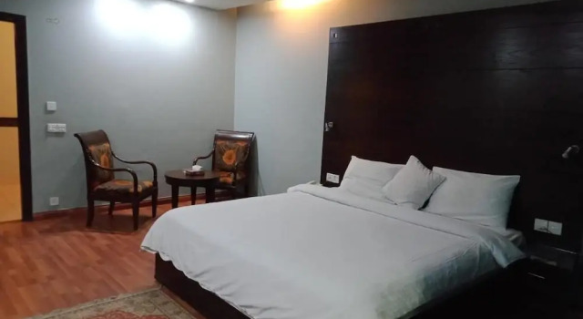 Hira Guest House & Banquet