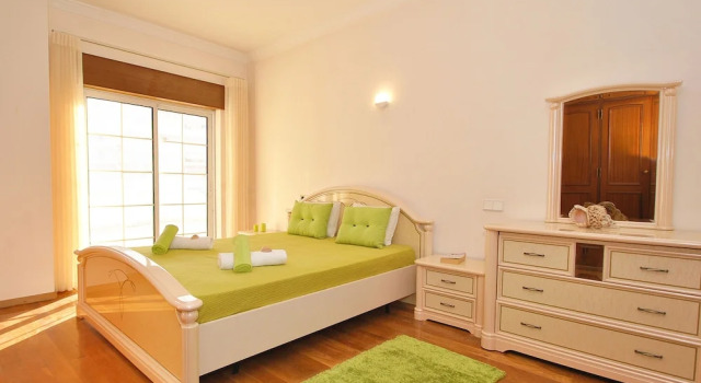 Villa Nespereira - Escapadinha com piscina aquecível e BBQ - Albufeira, Забронировать Вилла Отели Албуфейра 4 звезды, 4*