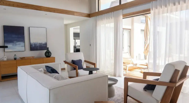 Вилла Luxury Jacaranda Pool Villas with Maritim 5 Star Beach Resort access