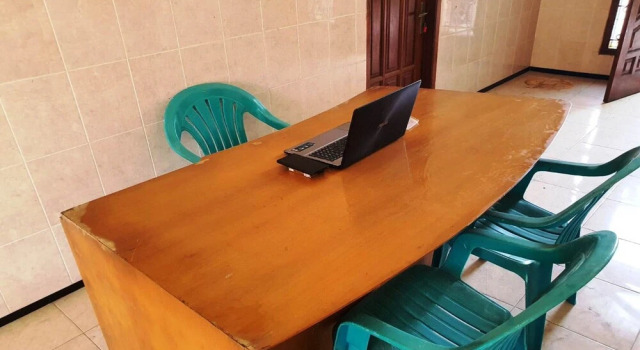 SPOT ON 93670 Homestay Vicky 2 Syariah, Prenota Hotel Sedati East Java