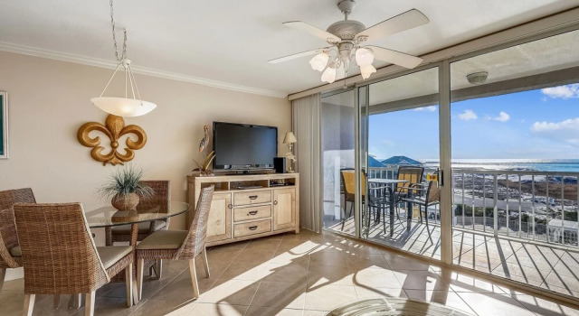Magnolia House 407 is a 1 BR with amazing views by RedAwning, Забронировать Апартаменты/квартира Дестин Emerald Coast, рядом с Indian Temple Mound and Museum