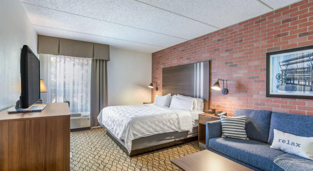 Кровать в общем номере Burrstone Inn, an Ascend Collection Hotel