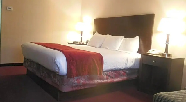 Люкс Deluxe Fireside Inn & Suites Portland