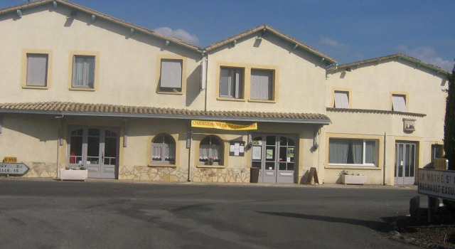 Hôtel Restaurant des Trois Pigeons, Rezervasyon Otel Chenay Poitou-Charentes