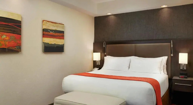 Номер Deluxe Holiday Inn Express & Suites Naples Downtown - 5th Avenue by IHG