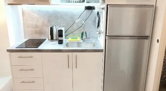 Lux studio 12 with yard in the heart of Athens, Забронировать Отель Афины Острова Саронического залива - Аттика, рядом с Холм Филопаппос
