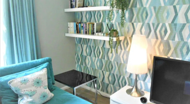 Surbiton modern 2 bedroom flat with parking