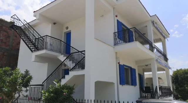 Blue Charm House - Apartment 2, Book Apartment  