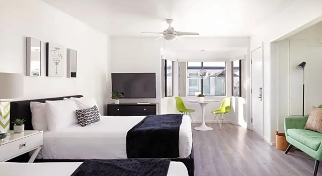 Номер Deluxe The Three Fifty Hotel