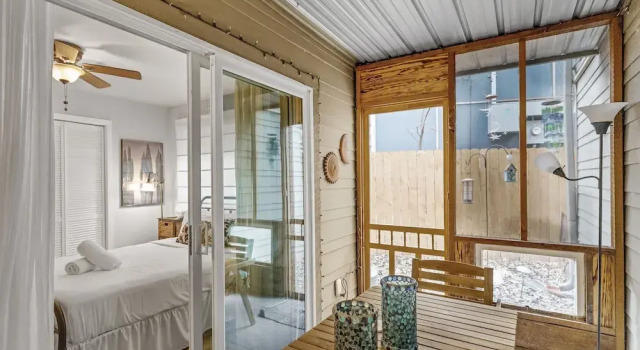 Cozy Retreat in Central East Austin, Забронировать Апартаменты/квартира Остин Greater Austin, рядом с Riverside Place Shopping Center