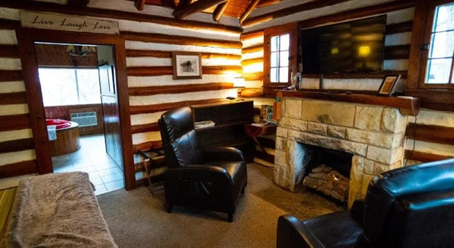 Sherwood Court Cottages & Guest Rooms, Забронировать Отель Отели Юрика-Спрингса 3 звезды, рядом с Историческая железная дорога Юрика-Спрингс и Северного Арканзаса, 3*