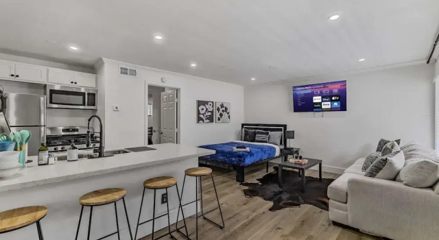 1BD Montrose Living Prime Location Comfy Beds, Забронировать Отель Хьюстон Texas Gulf Coast, рядом с Коллекция Менил