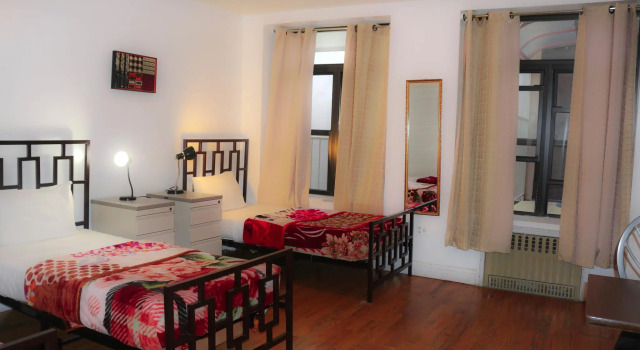 Кровать в общем номере (женский номер) NY Moore Hostel