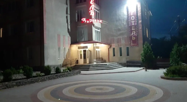 Готель Адріана, Buchen Sie Hotel Dunajiwzi Khmelnitskiy