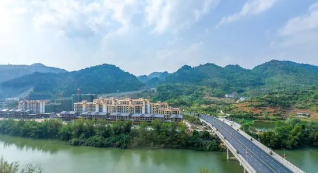 Four Seasons Garden Hotel, Rezerwuj Hotel Hotele 5-gwiazdkowe w Qiannan, 5*