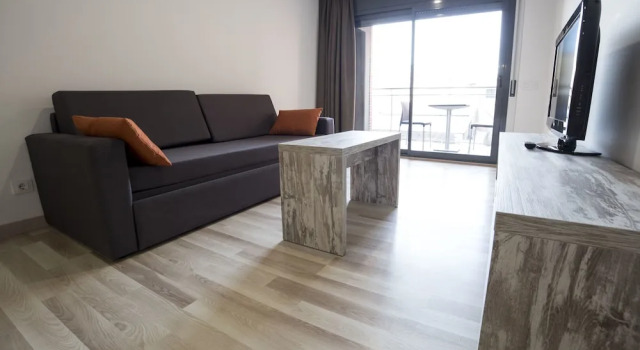 Семейные апартаменты с 2 комнатами Apartaments Ponent