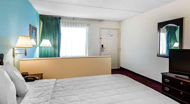 Четырёхместный номер Standard Econo Lodge Lavonia I-85