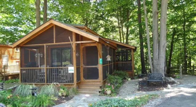 Lakeside Cabins Resort, Đặt Khu nghỉ dưỡng Lakeside Michigan