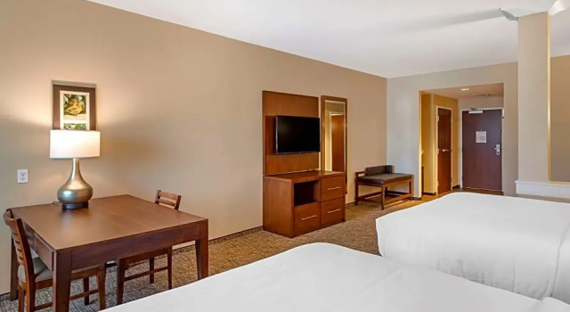 Четырёхместный люкс Comfort Inn & Suites Clarkston Pine Knob Area