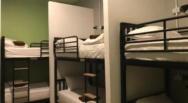 Кровать в общем номере OYO 526 Baan Wararin Hostel