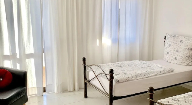 Apartment With 2 Bedrooms in Carvoeiro, With Shared Pool, Enclosed Garden and Wifi - 500 m From the Beach, Забронировать Апартаменты/квартира Отели Карвоэйру с парковкой, рядом с Пешеходный маршрут Sete Vales Suspensos, Парковка