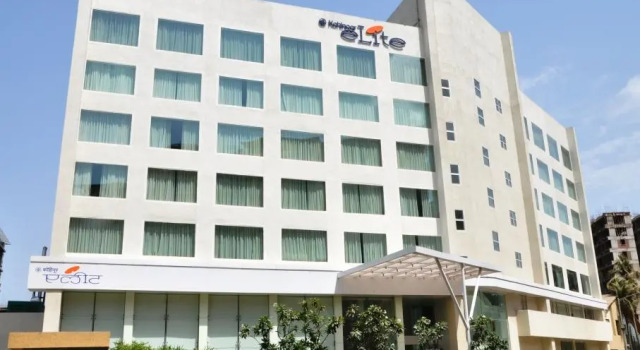 Кровать в общем номере Hotel Kohinoor Elite near BKC