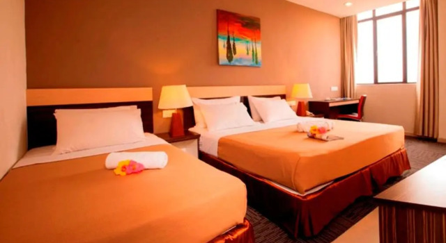 Трёхместный номер Deluxe LEO Express Hotel