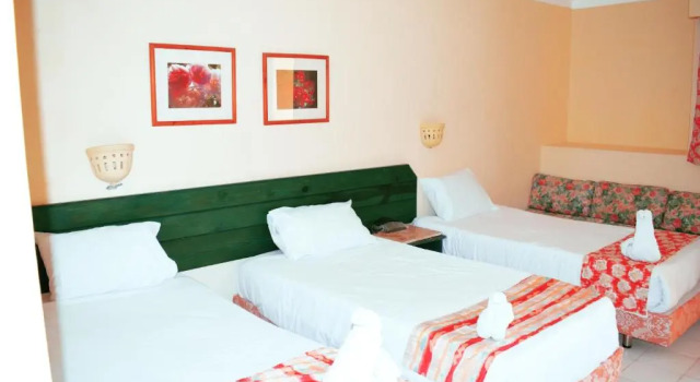 Трёхместный номер Standard с балконом Jewels La Perla Hotel