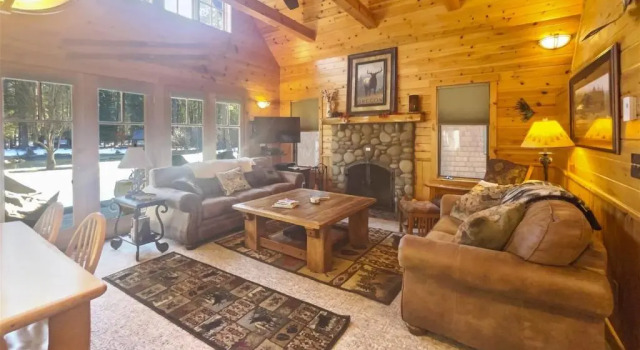 Metolius Cabin 4, Book Hotel Hoteller i Camp Sherman med parkering, Parkering