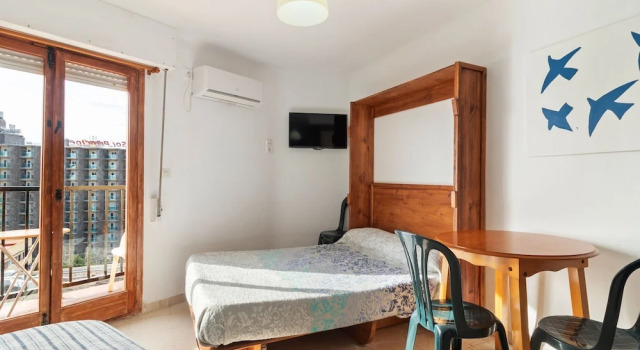 Holiday Home With a Garden and Balcony for Weekend Getaway, Забронировать Отель Отели Торремолинос с бассейном, рядом с Парафия Архангела Михаила, Бассейн