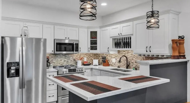 Люкс 2nd Floor Front Side Signature Suite - 201 by Grand Wood Suites