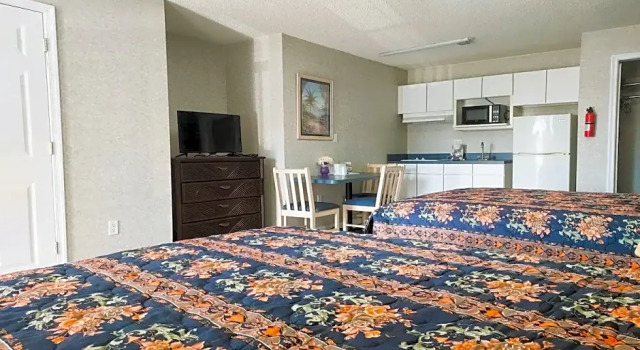 Четырёхместный номер Standard Studio Inn and Suites