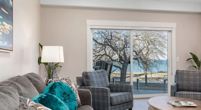 Номер Standard 539 Bay St. Lake View Condo Unit 304E