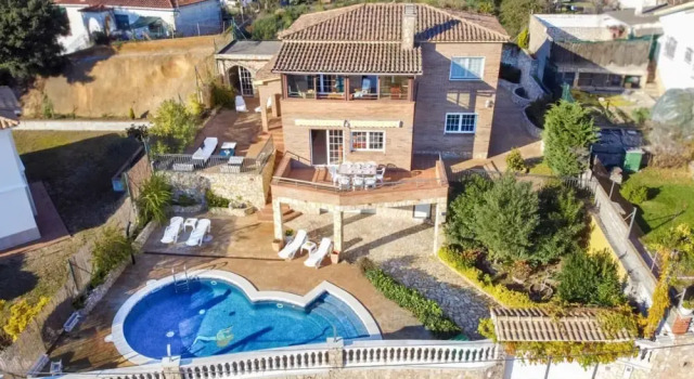 Sotet in Vidreres With 4 Bedrooms and 2 Bathrooms, Забронировать Вилла Коттеджи Провинции Жирона, Коттедж