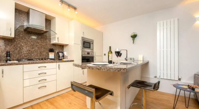 The Coach House Roath - Short Let Cardiff - DYZYN Living - Albany Road, Забронировать Отель Кардифф Гламорган, рядом с Национальный музей Кардиффа