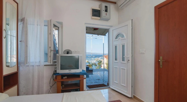 Nice Home in Omis With Wifi and 0 Bedrooms, Book Hotel Hoteller i Split Region med parkering, Parkering