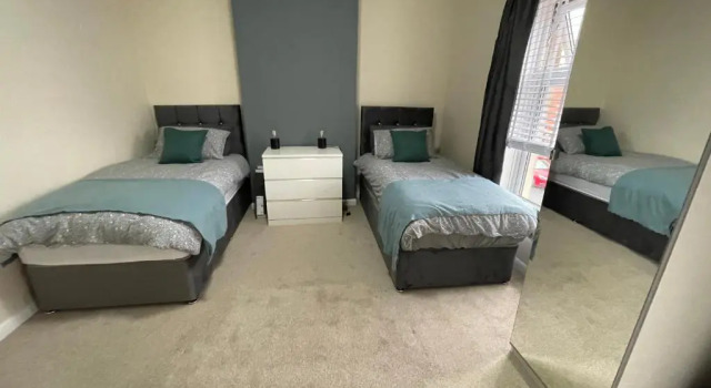 Bentley Place, Book Hotel Crewe 