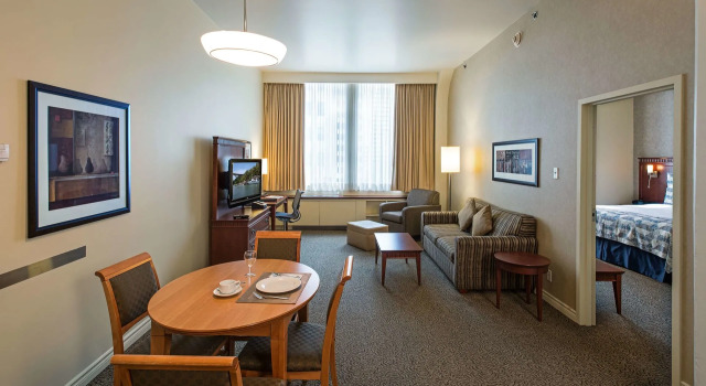 Le Square Phillips Hotel And Suites, Book Hotel Montreal Quebec, nær Phillips Square