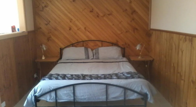 Friends in Harcourt North, Book Hotel  