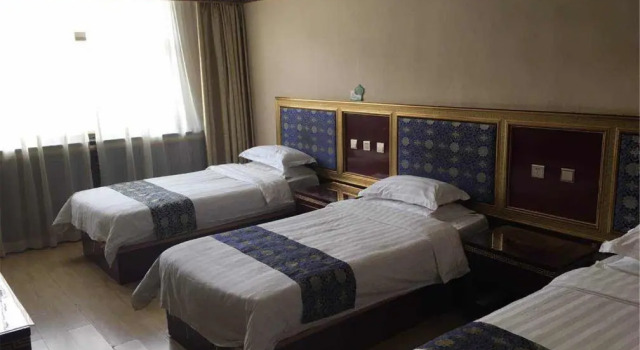 Семейный номер Standard Overseas Tibetan Hotel