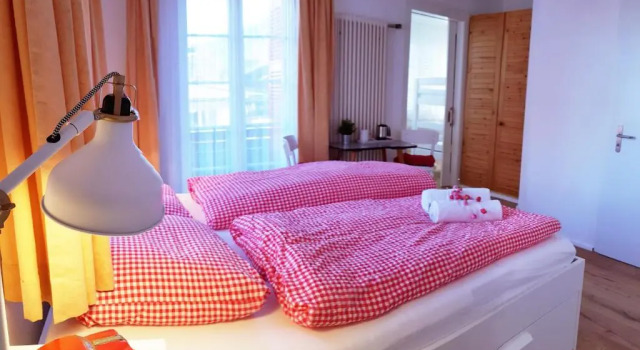 Семейный номер Standard с балконом Adventure Guesthouse Interlaken