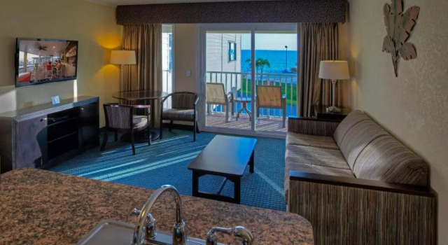Люкс c 1 комнатой Sailport Waterfront Suites