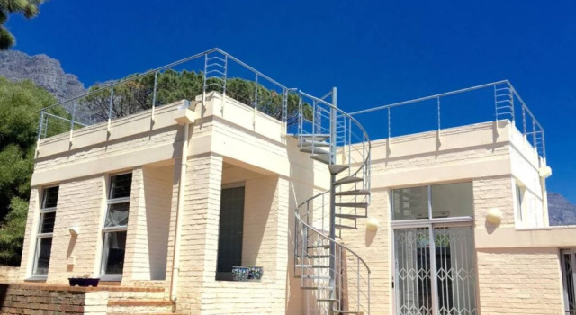 Camps Bay 1 Bedroom Nature Cottage With Views
