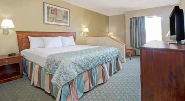 Люкс Days Inn by Wyndham Downtown St. Louis