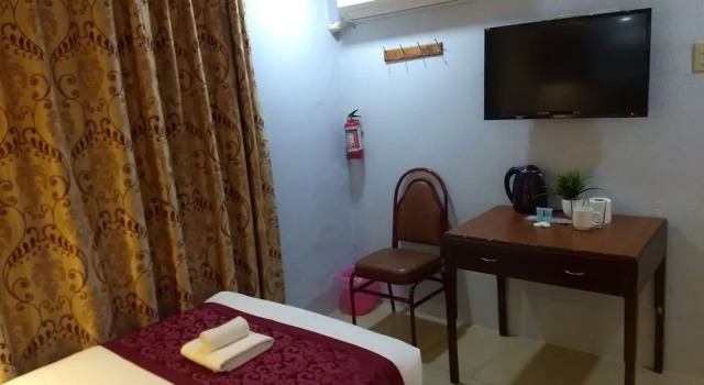 Vaccinated Staff - Capital O 824 Chinatown Lai Lai Hotel, Rezervovat Hotel  