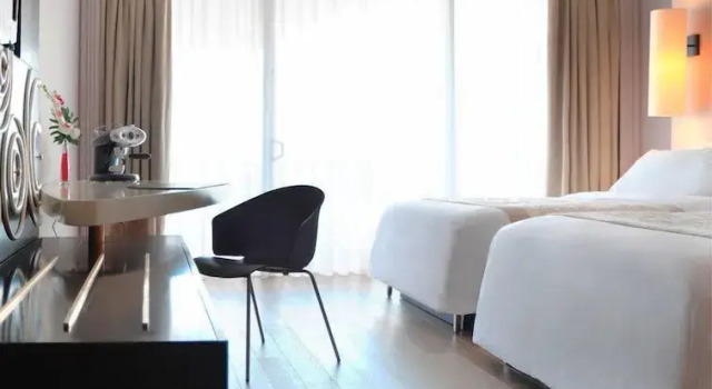 Двухместный номер Superior с балконом и с видом на залив Tahiti Lagoon Resort