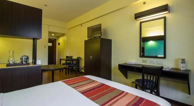 Люкс Microtel by Wyndham Batangas