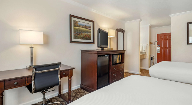 Четырёхместный номер Standard Best Western Salinas Monterey