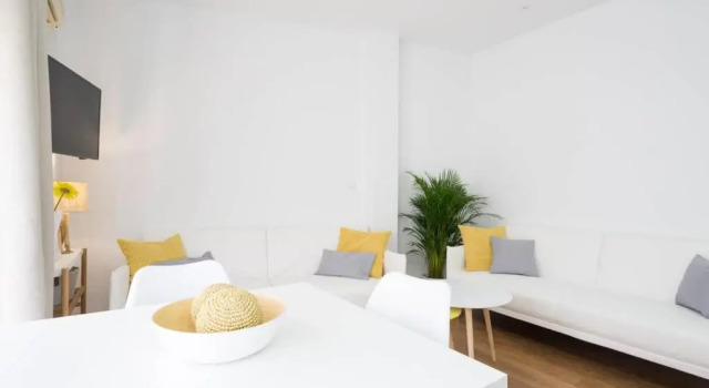 FUN BUILDING FLATS by HOMEABOUT, Забронировать Апартаменты/квартира Малага - центр Малага, рядом с Музей Кармен Тиссен